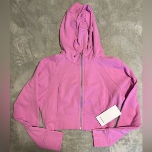 Lululemon Scuba Full-Zip
Cropped pink Hoodie